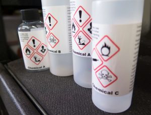 Etichette GHS: cosa sono e quali soluzioni esistono per stampare un’etichetta conforme al regolamento?